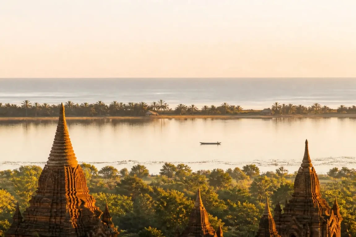 Voyage sur mesure Birmanie : panorama éditorial des temples de Bagan, du lac Inlé et d’une plage paisible